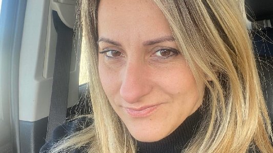 https://www.ragusanews.com/immagini_articoli/26-04-2025/sabrina-nardella-muore-a-38-anni-in-clinica-dopo-un-intervento-di-chirurgia-estetica-300.jpg
