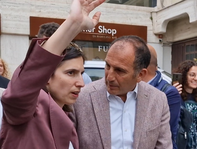 https://www.ragusanews.com/immagini_articoli/26-05-2024/a-ragusa-la-segretaria-nazionale-del-partito-democratico-elly-schlein-500.jpg
