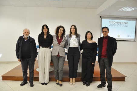 https://www.ragusanews.com/immagini_articoli/26-12-2023/1703604077-giuseppe-bianca-l-uomo-della-mandorla-di-avola-che-scriveva-a-manzoni-2-300.jpg
