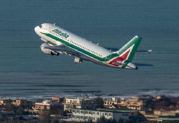 https://www.ragusanews.com/immagini_articoli/27-05-2021/mille-euro-per-un-volo-roma-palermo-la-sicilia-si-rivolta-contro-alitalia-500.jpg