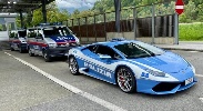 https://www.ragusanews.com/immagini_articoli/27-05-2022/polizia-austriaca-sogna-la-lamborghini-della-polizia-italiana-100.jpg