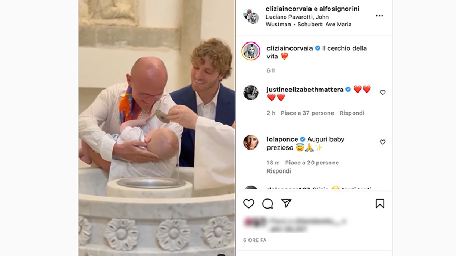https://www.ragusanews.com/immagini_articoli/27-07-2022/1658917026-clizia-incorvaia-e-paolo-ciavarro-battezzano-il-figlio-ad-agrigento-foto-1-500.jpg