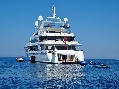 https://www.ragusanews.com/immagini_articoli/27-07-2022/lo-yacht-seanna-del-patron-dell-arsenal-a-marina-di-ragusa-100.jpg