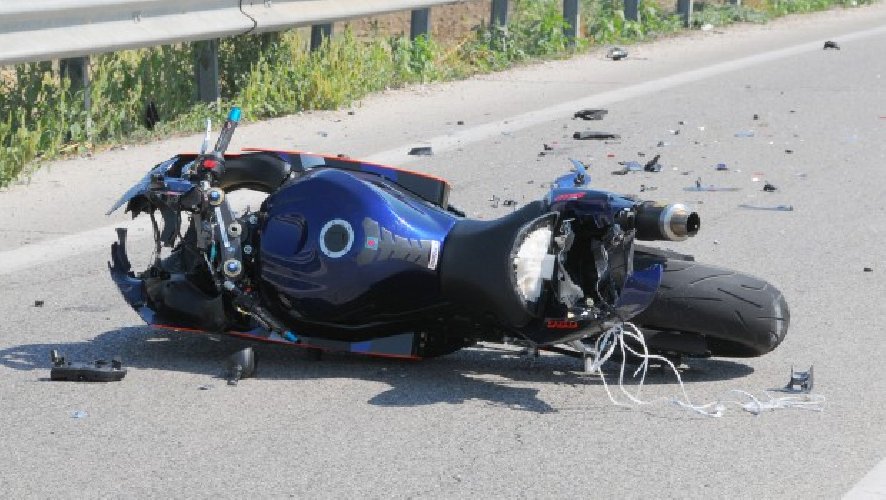 https://www.ragusanews.com/immagini_articoli/27-08-2018/grave-incidente-moto-42enne-sciclitano-500.jpg