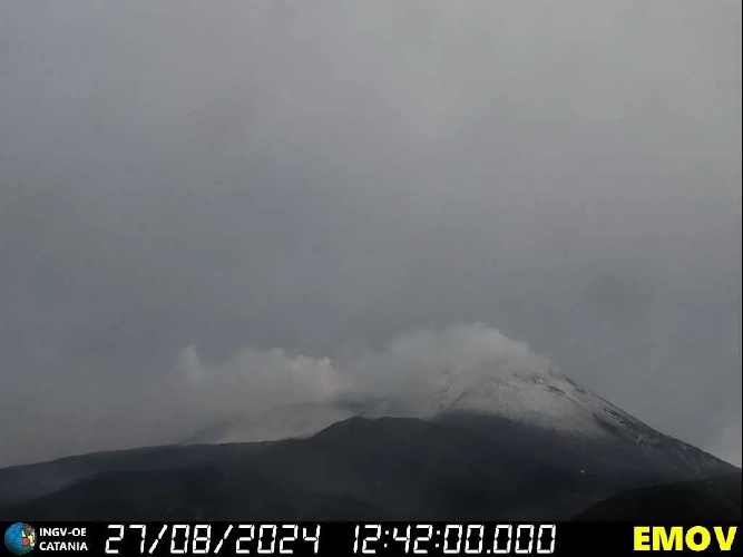 https://www.ragusanews.com/immagini_articoli/27-08-2024/maltempo-in-agosto-in-sicilia-l-etna-si-imbianca-500.jpg
