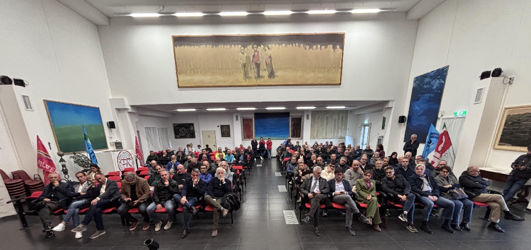https://www.ragusanews.com/immagini_articoli/27-11-2024/1732701525-i-sindacati-eni-deve-tornare-a-investire-a-ragus-1-500.jpg