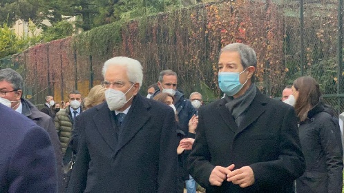 https://www.ragusanews.com/immagini_articoli/27-12-2021/covid-ultimi-giorni-in-zona-bianca-in-sicilia-positivo-un-tampone-su-10-280.jpg