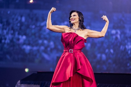 https://www.ragusanews.com/immagini_articoli/28-02-2024/concerto-di-laura-pausini-in-sicilia-300.jpg
