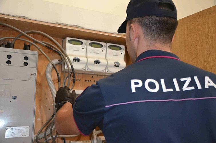 https://www.ragusanews.com/immagini_articoli/28-03-2024/vittoria-da-5-ani-rubava-l-energia-elettrica-all-enel-500.jpg