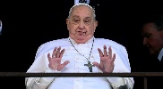 https://www.ragusanews.com/immagini_articoli/28-03-2025/papa-francesco-e-la-voce-lievi-miglioramenti-nella-parola-100.jpg