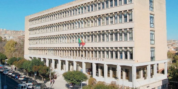 https://www.ragusanews.com/immagini_articoli/28-04-2025/elezioni-al-libero-consorzio-comunale-di-ragusa-la-lista-del-pd-la-piu-votata-300.jpg