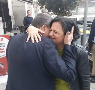 https://www.ragusanews.com/immagini_articoli/28-04-2025/maria-rita-schmebari-e-il-nuovo-presidente-della-ex-provincia-di-ragusa-300.jpg