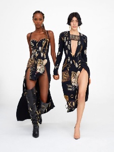 https://www.ragusanews.com/immagini_articoli/28-05-2023/1685260236-fausto-puglisi-e-siciliano-il-direttore-creativo-di-roberto-cavalli-3-300.jpg