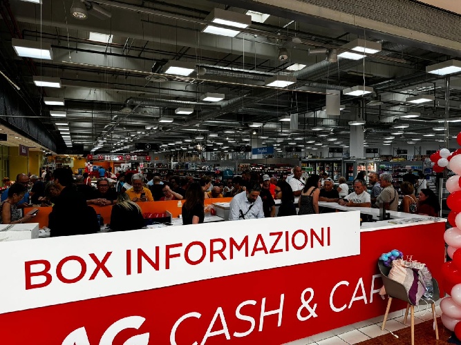 https://www.ragusanews.com/immagini_articoli/28-07-2024/1722194945-festa-di-pubblico-all-ibleo-con-le-offertissime-di-ag-cash-carry-1-500.jpg