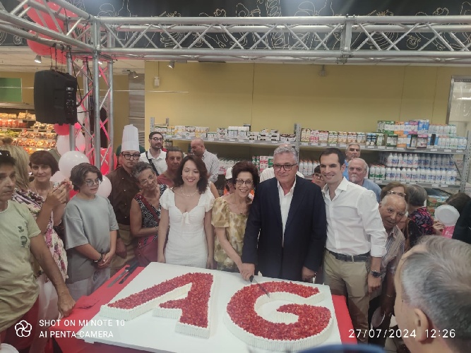 https://www.ragusanews.com/immagini_articoli/28-07-2024/1722195069-festa-di-pubblico-all-ibleo-con-le-offertissime-di-ag-cash-carry-2-500.jpg