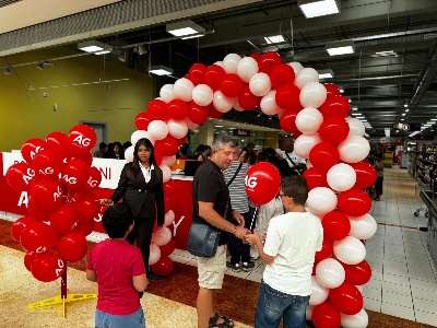 https://www.ragusanews.com/immagini_articoli/28-07-2024/1722195157-festa-di-pubblico-all-ibleo-con-le-offertissime-di-ag-cash-carry-4-300.jpg