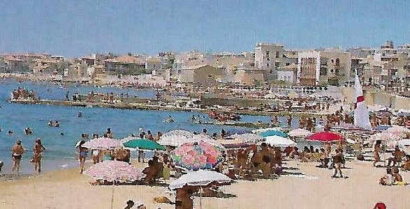 https://www.ragusanews.com/immagini_articoli/28-08-2023/1693249019-marina-di-ragusa-c-era-una-volta-la-camperia-6-300.jpg