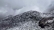 https://www.ragusanews.com/immagini_articoli/28-08-2024/grandine-come-neve-sull-etna-a-fine-agosto-100.jpg