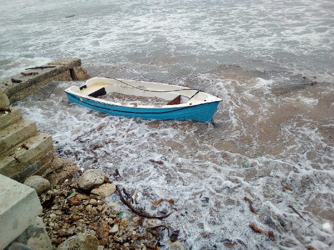 https://www.ragusanews.com/immagini_articoli/28-09-2018/1538152459-mare-sbrana-sampieri-1-500.jpg