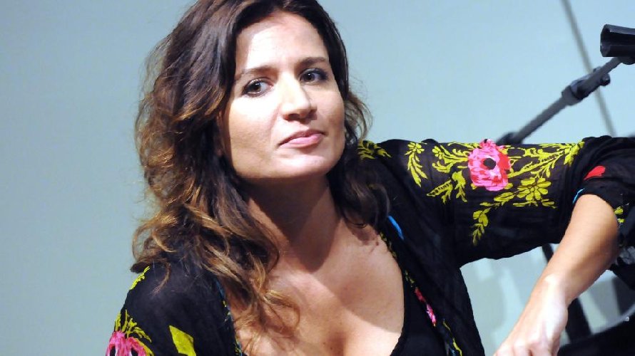 https://www.ragusanews.com/immagini_articoli/28-10-2019/chiara-civello-in-concerto-a-catania-500.jpg