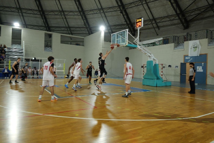 https://www.ragusanews.com/immagini_articoli/28-10-2024/basket-meerkat-sconfitta-a-messina-500.jpg