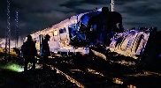 https://www.ragusanews.com/immagini_articoli/28-11-2023/treno-travolge-camion-prendono-fuoco-morti-la-capotreno-e-autista-tir-100.jpg