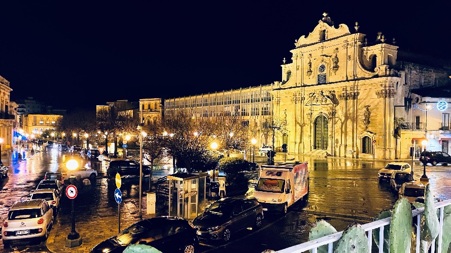 https://www.ragusanews.com/immagini_articoli/28-12-2021/1640701799-lo-chef-giuseppe-petrolo-all-osteria-tre-colli-di-scicli-foto-8-500.jpg