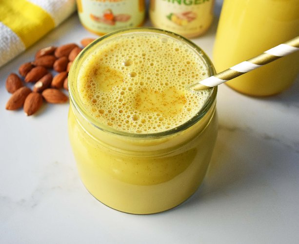 https://www.ragusanews.com/immagini_articoli/29-03-2019/golden-milk-il-latte-d-oro-dieta-star-500.jpg