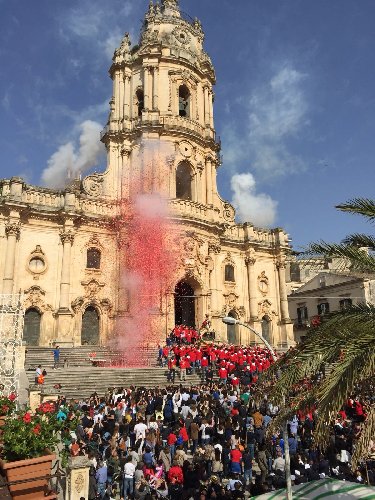 https://www.ragusanews.com/immagini_articoli/29-04-2018/modica-uscito-giorgio-500.jpg