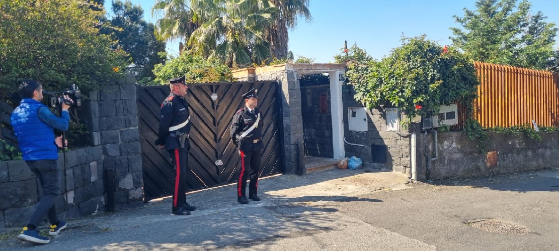 https://www.ragusanews.com/immagini_articoli/29-04-2025/1745918613-sparatoria-a-catania-padre-uccide-il-figlio-di-23-anni-durante-una-festa-e-ferisce-l-amico-2-500.jpg