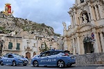 https://www.ragusanews.com/immagini_articoli/29-04-2025/sospesa-per-cinque-giorni-la-licenza-ad-un-locale-di-scicli-dopo-controllo-della-polizia-100.jpg