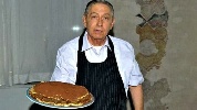 https://www.ragusanews.com/immagini_articoli/29-07-2024/morto-roberto-linguanotto-il-pasticciere-che-invento-il-tiramisu-100.jpg
