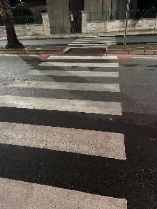 https://www.ragusanews.com/immagini_articoli/29-09-2023/grazie-ragusanews-in-viale-delle-americhe-a-ragusa-sono-tornate-le-strisce-300.jpg