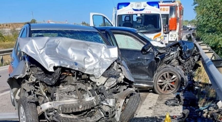https://www.ragusanews.com/immagini_articoli/29-10-2023/incidente-morti-un-40enne-e-una-neonata-feriti-mamma-papa-e-figlio-4anni-500.jpg