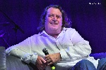 https://www.ragusanews.com/immagini_articoli/29-11-2023/libro-stefano-senardi-la-musica-e-un-lampo-100.jpg