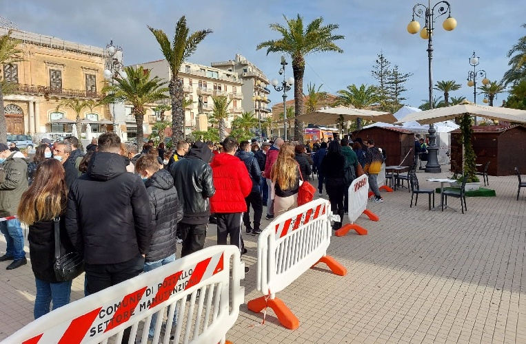 https://www.ragusanews.com/immagini_articoli/29-12-2021/covid-nessun-morto-nel-ragusano-ma-altri-159-positivi-ora-sono-1-554-500.jpg