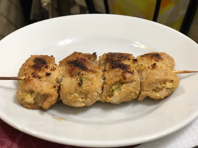 https://www.ragusanews.com/immagini_articoli/30-03-2018/1522412722-vero-street-food-carne-cavallo-catania-5-500.jpg