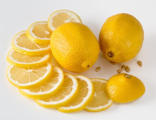 https://www.ragusanews.com/immagini_articoli/30-03-2021/dieta-del-limone-come-dimagrire-4-kg-in-7-giorni-500.jpg