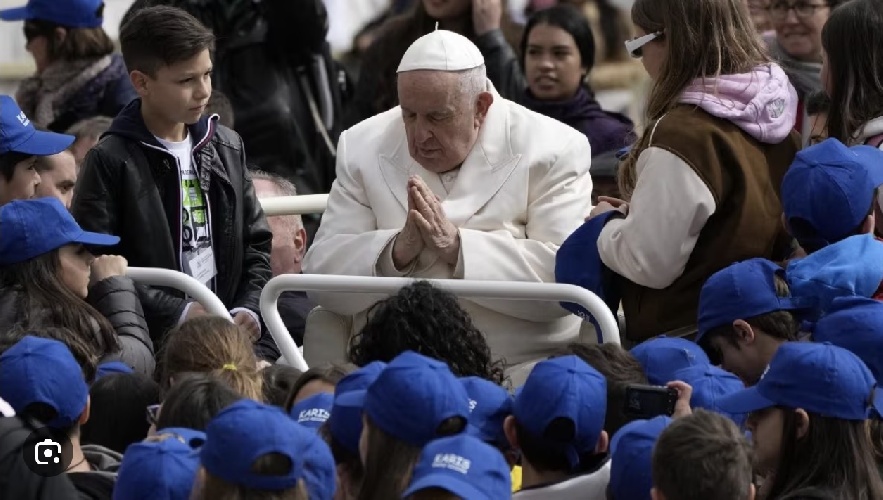 https://www.ragusanews.com/immagini_articoli/30-03-2023/prima-notte-in-ospedale-per-papa-francesco-le-notizie-contraddittorie-500.jpg