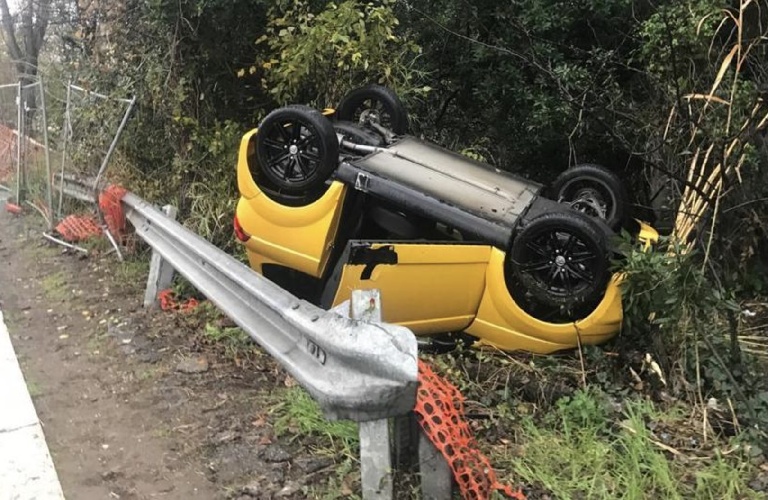 https://www.ragusanews.com/immagini_articoli/30-03-2025/incidente-notturno-sulla-comiso-vittoria-ferite-due-ragazzine-a-una-delle-sue-asportata-la-milza-500.jpg