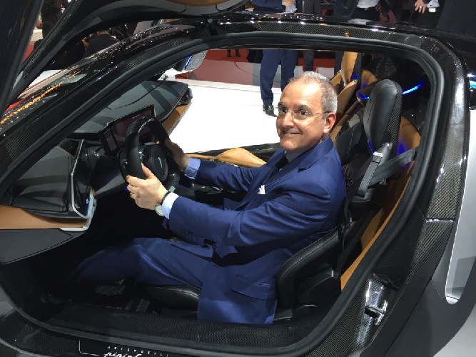 https://www.ragusanews.com/immagini_articoli/30-08-2021/guglielmo-cartia-un-cuore-di-scicli-batte-dentro-pininfarina-500.jpg