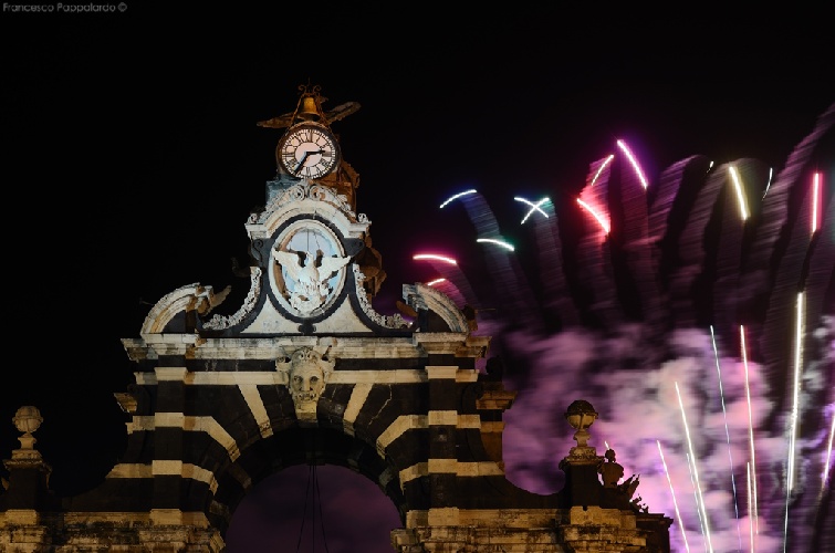 https://www.ragusanews.com/immagini_articoli/30-08-2021/mega-party-notturno-in-centro-l-aspirante-sposo-non-bada-a-spese-e-multe-500.jpg
