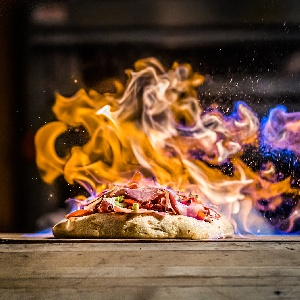 https://www.ragusanews.com/immagini_articoli/30-09-2022/1664527918-gambero-rosso-due-spicchi-per-la-pizza-di-pinsere-di-scicli-6-300.jpg