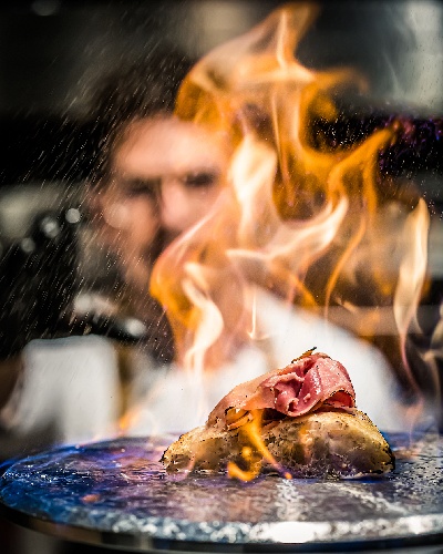 https://www.ragusanews.com/immagini_articoli/30-09-2022/1664527967-gambero-rosso-due-spicchi-per-la-pizza-di-pinsere-di-scicli-7-500.jpg