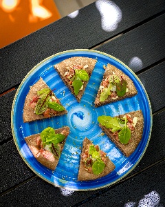 https://www.ragusanews.com/immagini_articoli/30-09-2022/1664528080-gambero-rosso-due-spicchi-per-la-pizza-di-pinsere-di-scicli-9-300.jpg