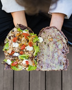https://www.ragusanews.com/immagini_articoli/30-09-2022/1664528378-gambero-rosso-due-spicchi-per-la-pizza-di-pinsere-di-scicli-15-300.jpg