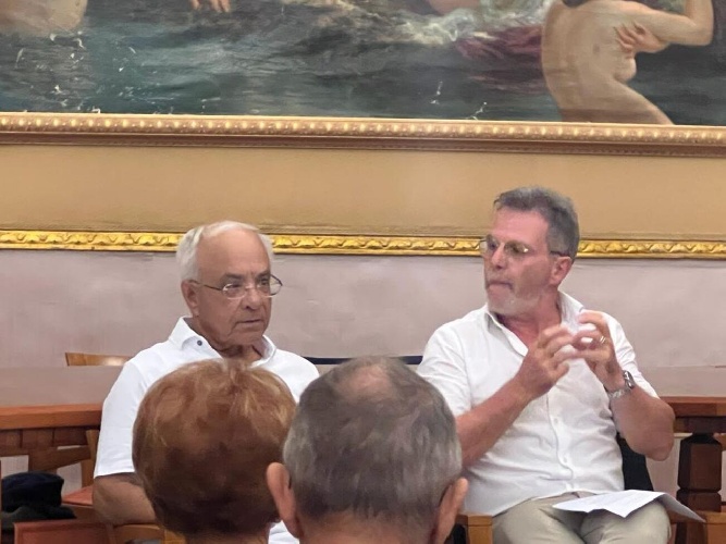 https://www.ragusanews.com/immagini_articoli/30-10-2022/il-dialetto-siciliano-che-scompare-un-nuovo-libro-di-pino-nifosi-500.jpg