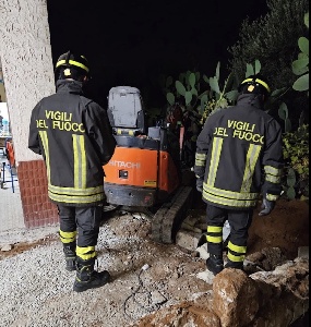 https://www.ragusanews.com/immagini_articoli/30-11-2023/comiso-muore-schiacciato-da-un-muro-300.jpg