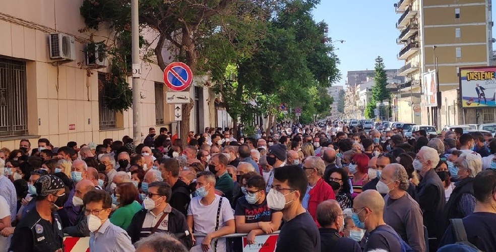 https://www.ragusanews.com/immagini_articoli/31-05-2021/sicilia-vaccini-covid-liberi-e-futuro-senza-astrazeneca-le-prossime-tappe-500.jpg