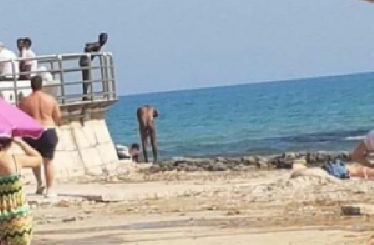 https://www.ragusanews.com/immagini_articoli/31-07-2018/extracomunicati-denundano-spiaggia-rivolta-pozzallo-500.png
